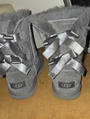 UGG Charcoal Gray Shearling Bow-Back Short Boots